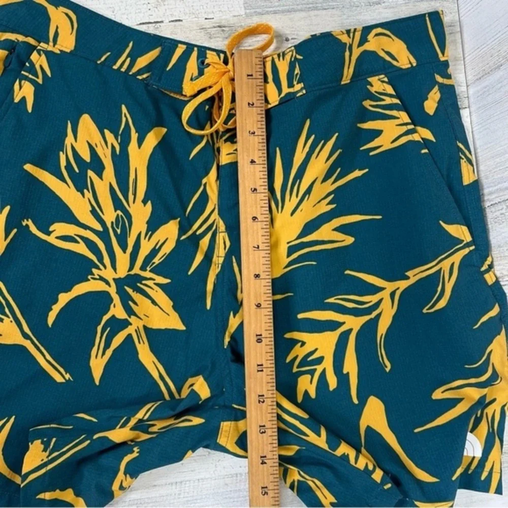 The North Face Men's Shorts Size 36,‎ Unlined